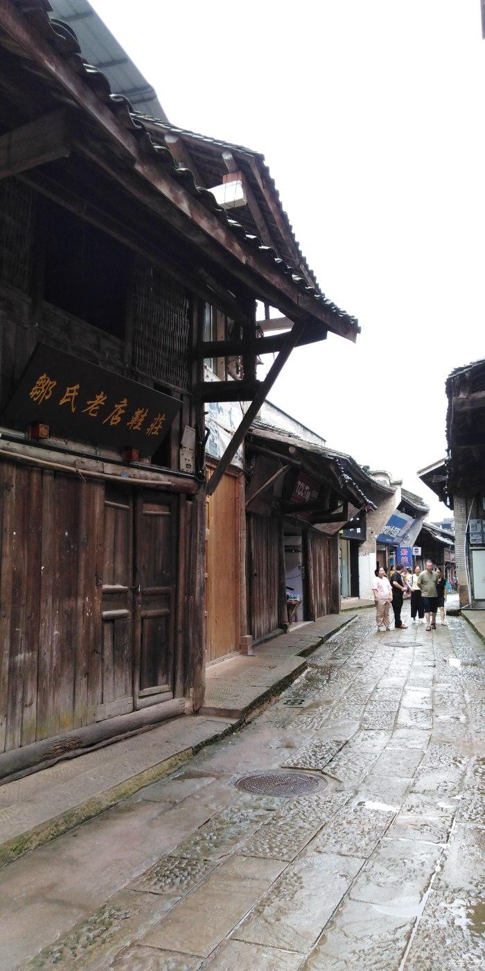 江西省政协委员带来景德镇御窑博物馆新IP“岁岁鸭”，“当年可能没烧成功，没进过宫”，观众：这只小“素”鸭有大“红”之相